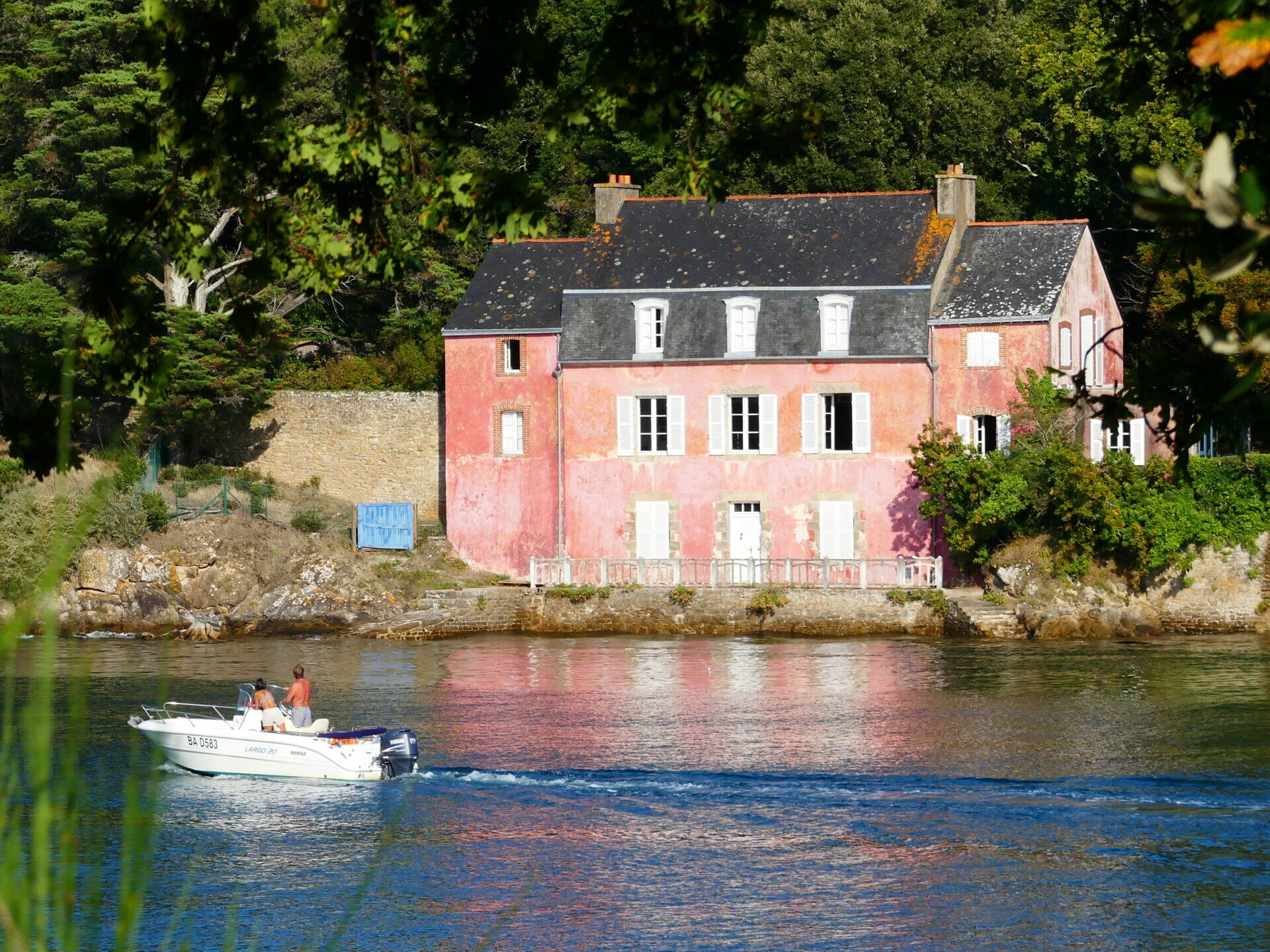 La maison rose de Séné, repère emblématique du Golfe du Morbihan